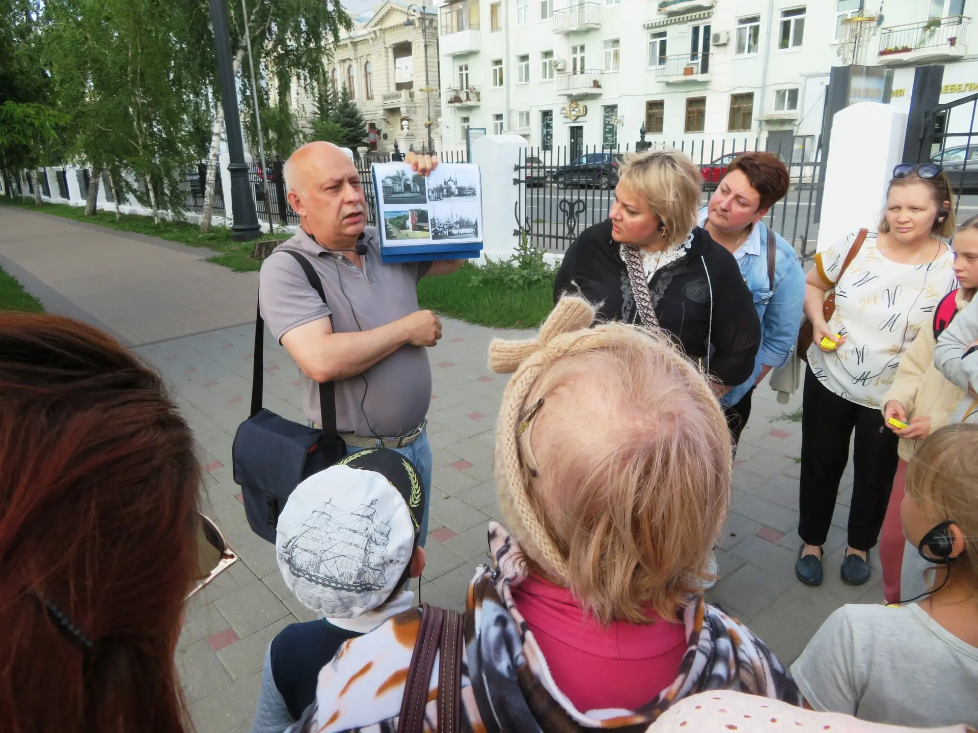 🌿🌿 Пешеходные экскурсии июня посвящены фигурам и символам на фасадах самарских зданий...