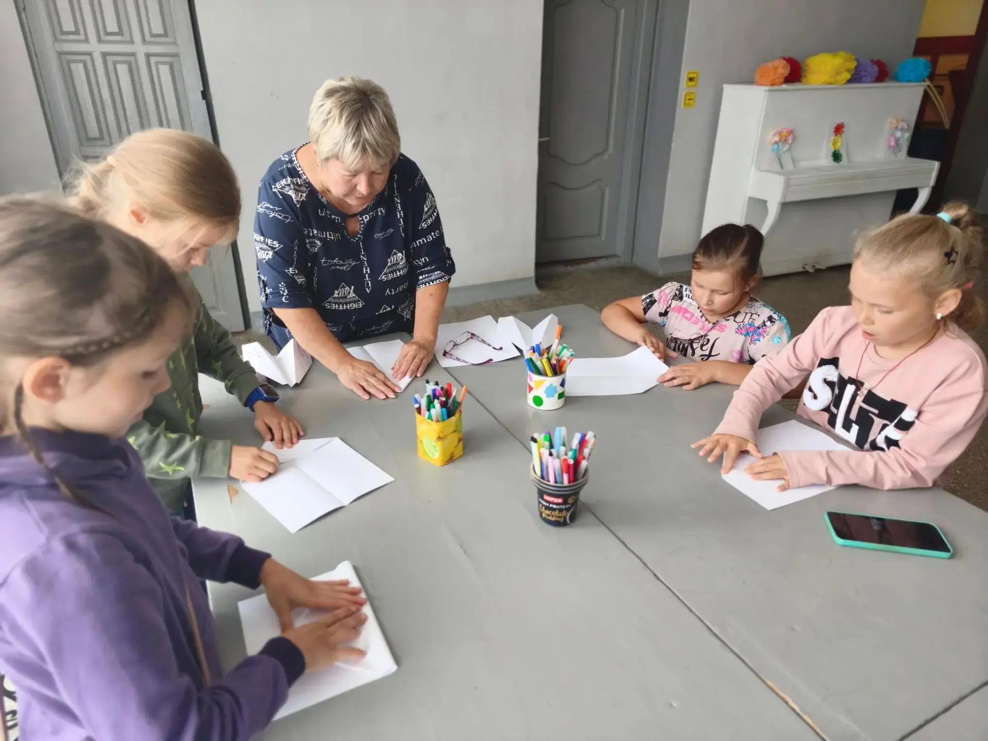 ✂ В Городищенском ДК прошел мастер-класс по изготовлению бумажных самолетиков, приуроче...