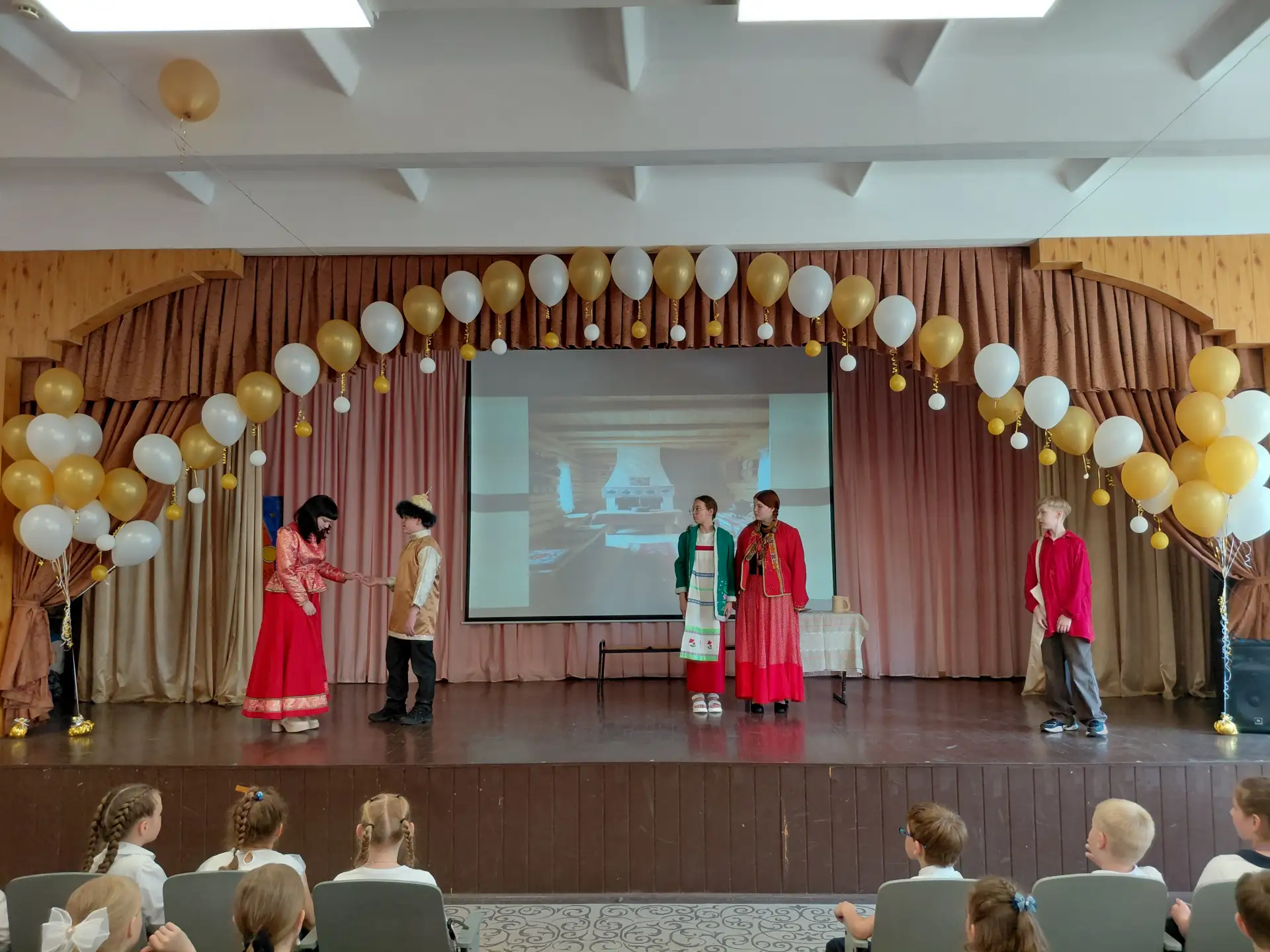 🎭 Праздник сказки перед каникулами! 22 мая для учеников начальных классов наш школьный театр «Возрож