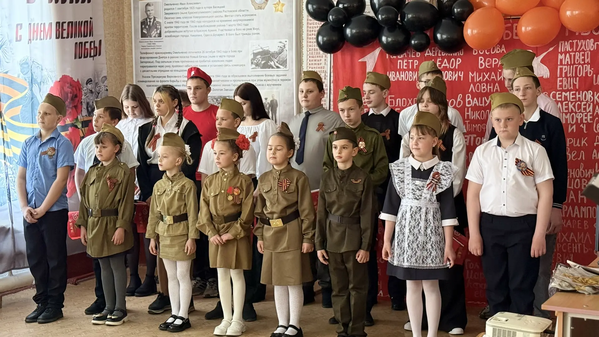 В нашей школе прошла торжественная линейка  посвященная 
Дню Победы ВОВ🎖️
Мы помним, мы гордимся 🎗