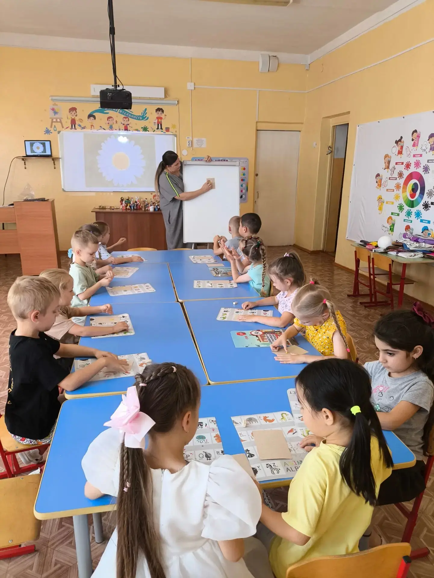 🤗Сегодня в МКОУ "Икрянинская НОШ" прошел День Ромашки - один из самых светлых и добрых праздников, 
