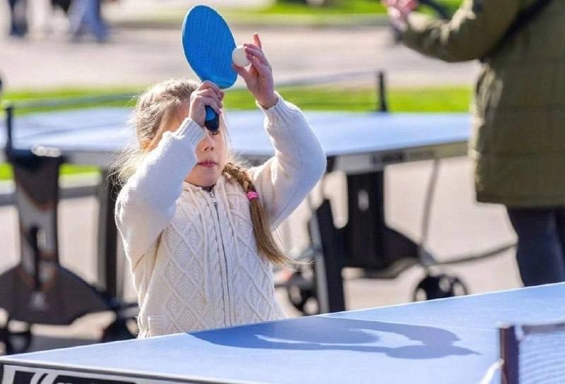 🏓 На ВДНХ заработала зона для бесплатной игры в настольный теннис и бадминтон  ⏱ С 11:00 до 13:00 🎟 