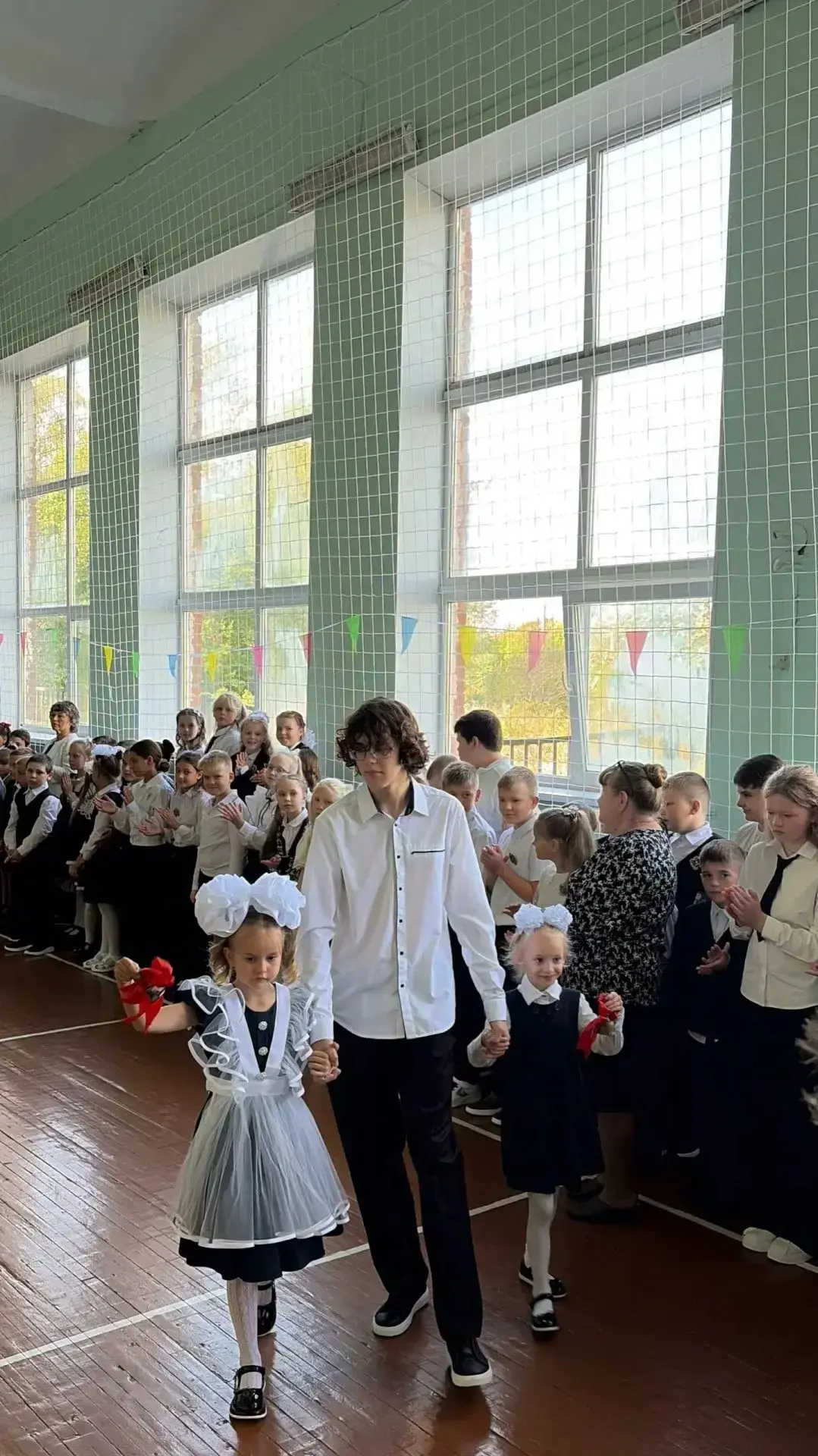 Сегодня, 1 сентября, в наших школах прозвенел первый звонок!