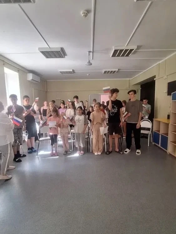Я горжусь, что живу в России🎈 
 
В отделении реабилитации ВОДКБ — особенный день. Наши дети тоже го