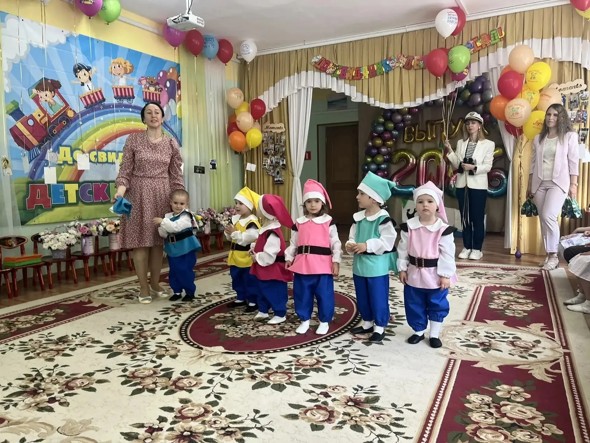 ✨ Выпускные в нашем дошкольном отделении! Дорогие родители и ребята! 🎓 Наши малыши попрощались с дет