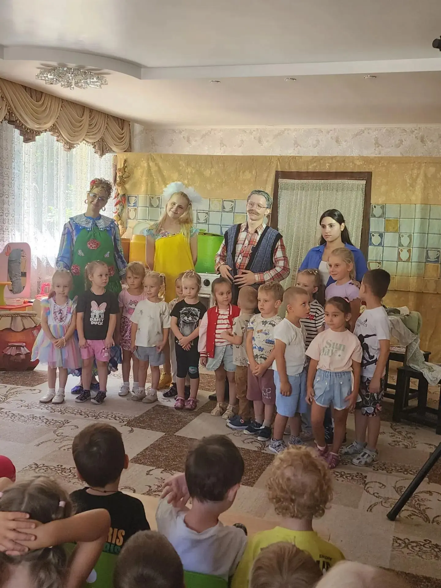 Летние отпуска позади, труппа полностью погрузилась в подготовку к предстоящей премьере...