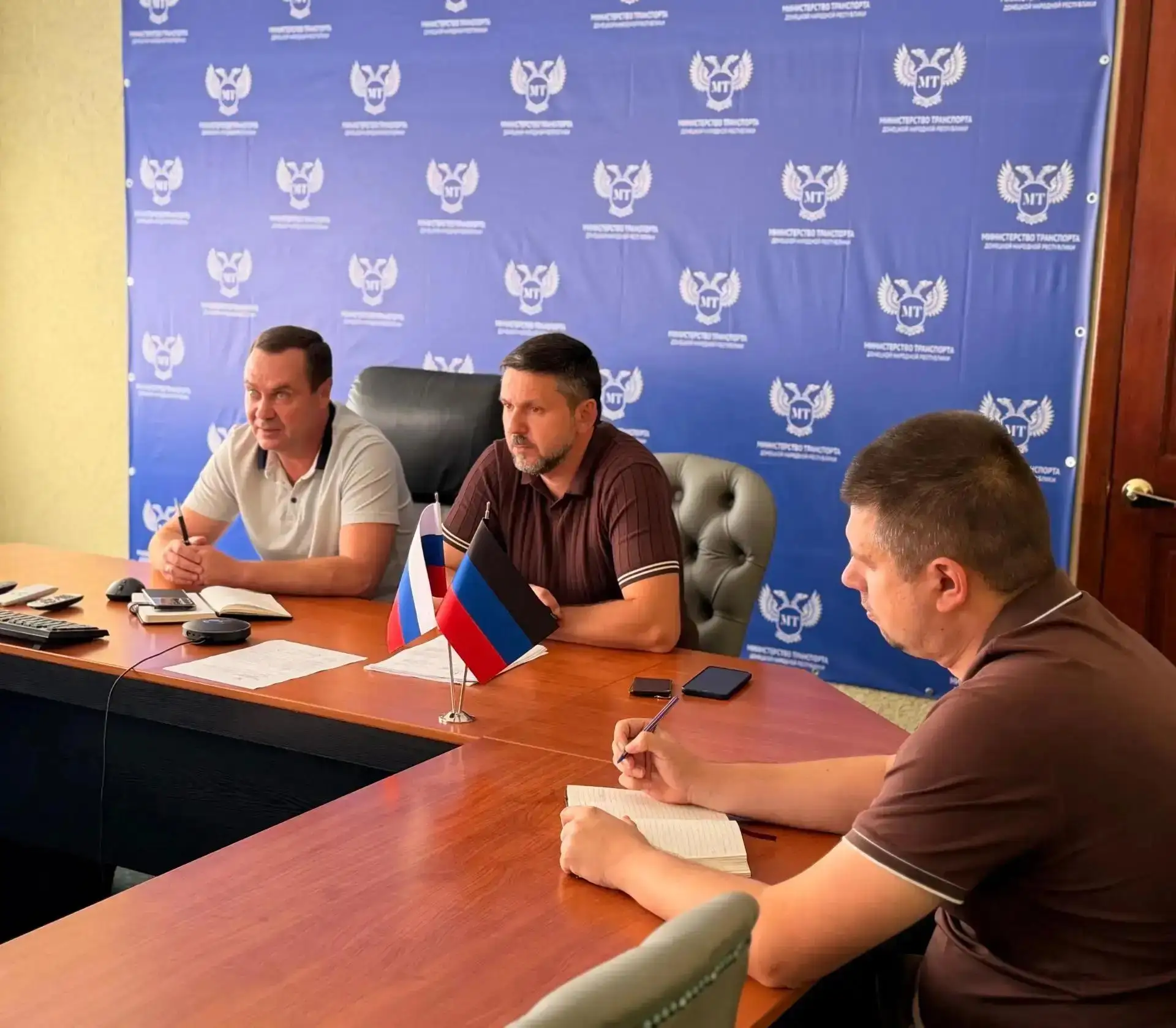 Начальник отдела торговли и бытового обслуживания Юлия Жаботинская и начальник управлен...