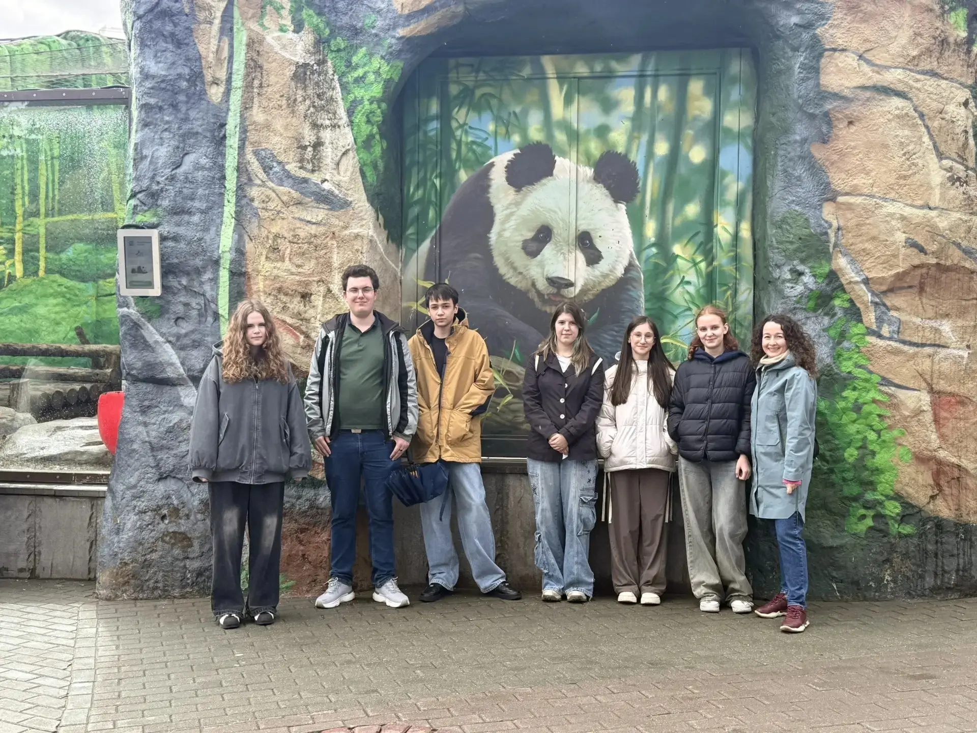 🐼 Юные биологи побывали в Московском зоопарке!   🌿Во время весенних каникул участники биологического