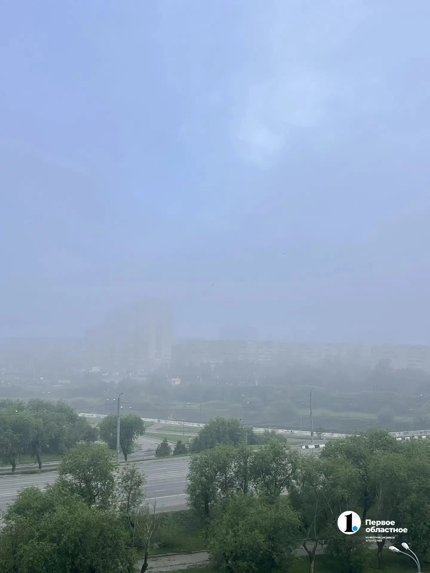 🌫Челябинск утром окутал туман 

Синоптики отмечают высокую влажность в городе.

Будьте внимательны 