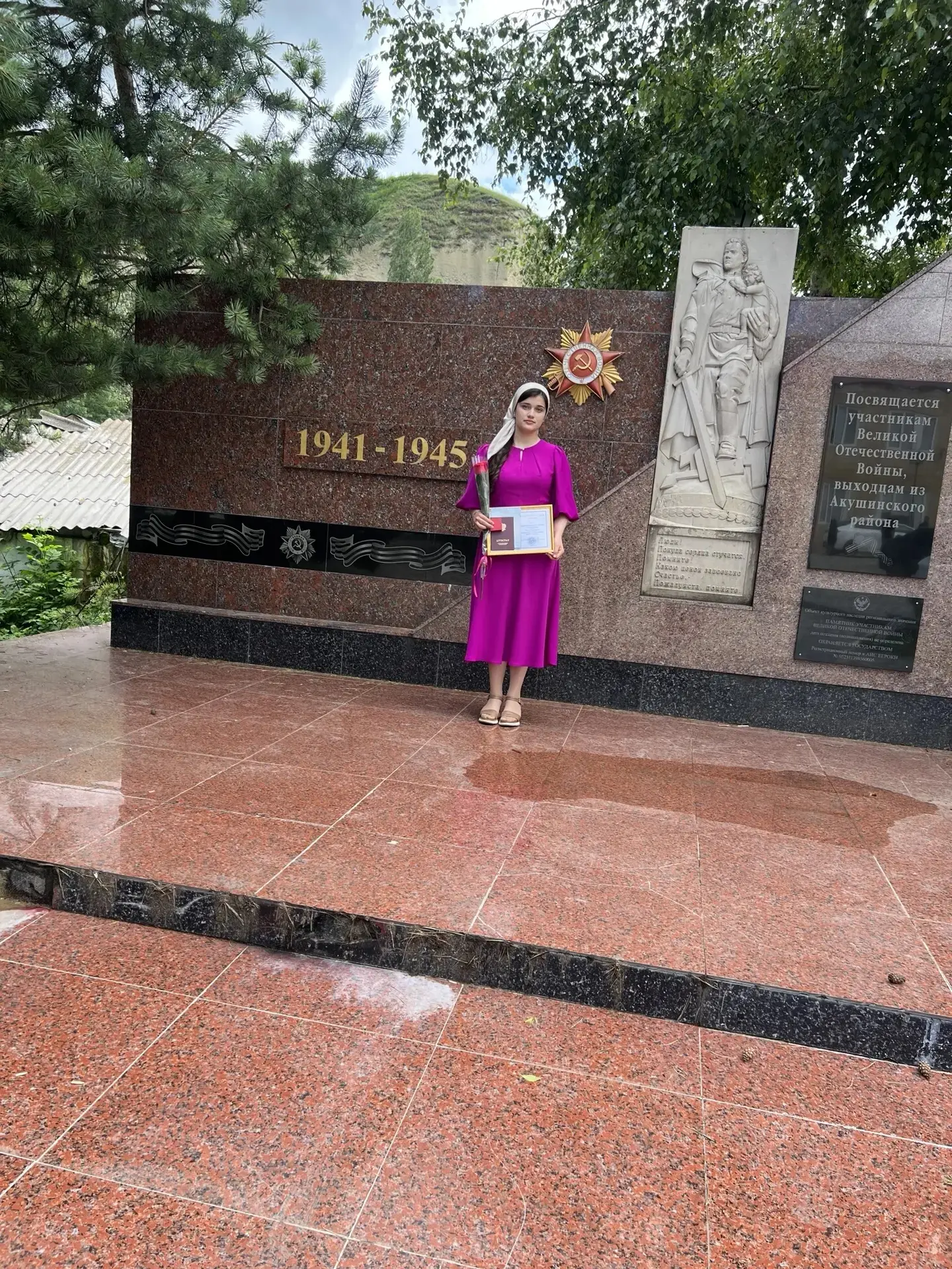 🎓Гордость школы: наши ЗОЛОТЫЕ МЕДАЛИСТЫ! В этом году выпускница нашей школы  Джамалудинова Аминат Р