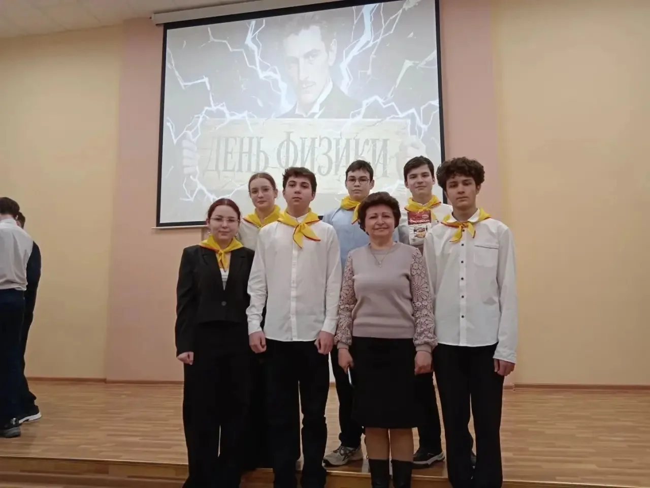 28 апреля команда учащихся 8 класса «Гравитация» в составе 6 человек: Кузьмин Владислав и Максимов А