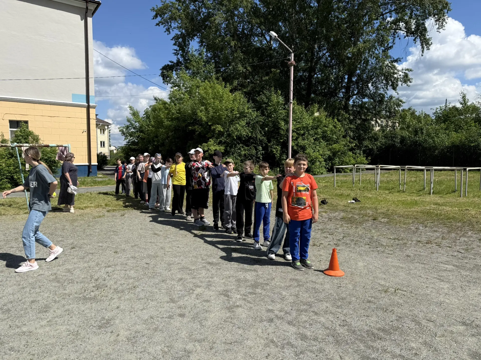 🎉 В честь Дня защиты детей в лагере «Дар» прошли весёлые старты!