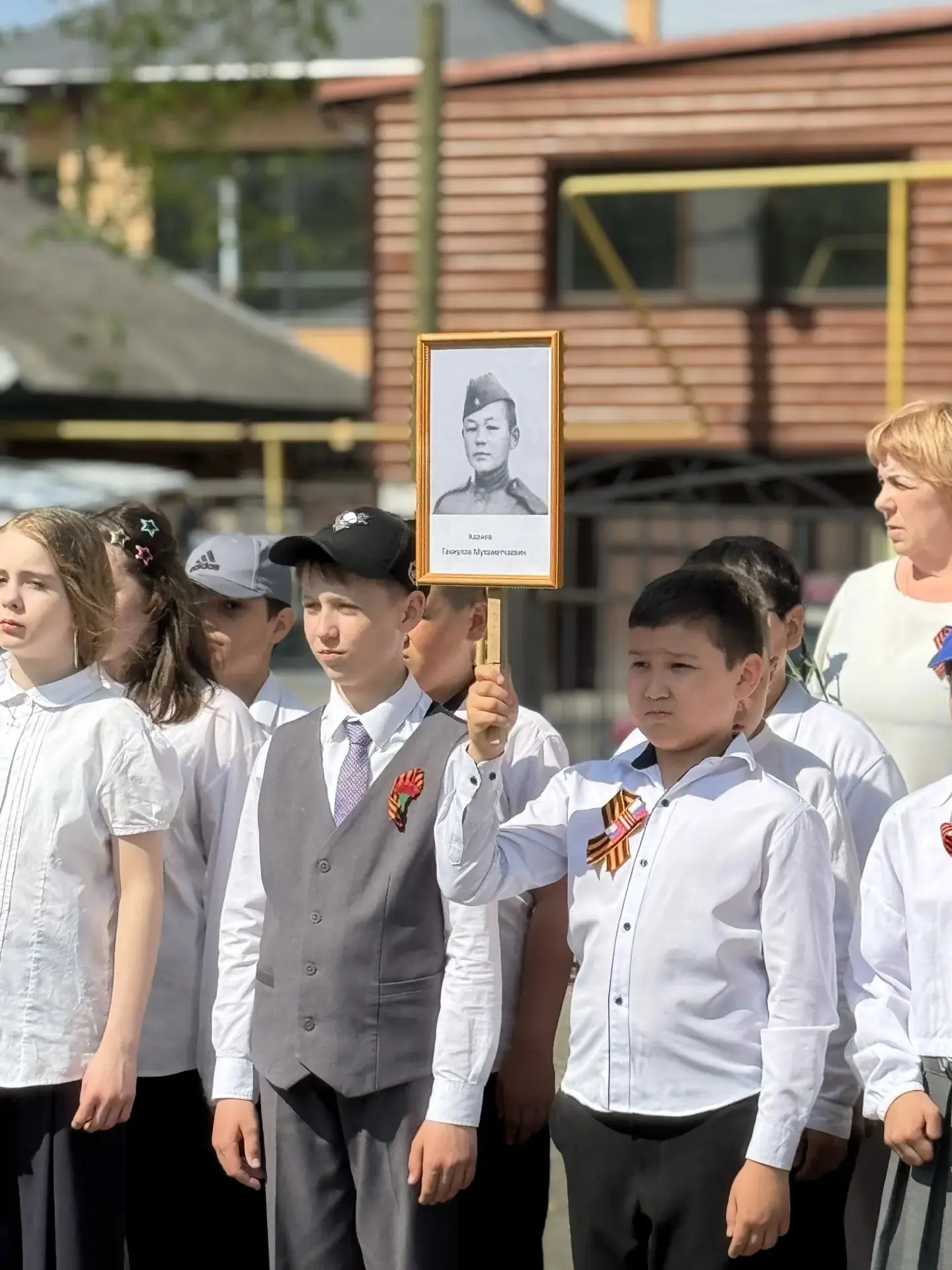 Мы помним! Мы гордимся!   Сегодня, у памятника воинам-освободителям у 1-го корпуса, состоялся торжес