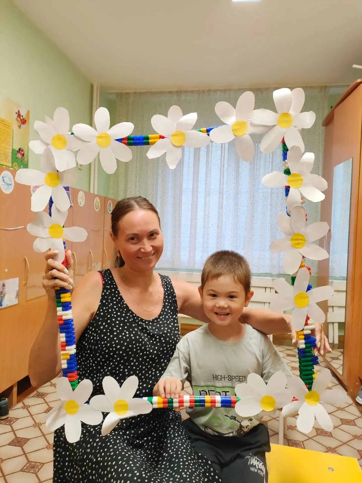 Семья – одна из главных российских ценностей!

 Традиционная семья, уважение и любовь, доброжелатель