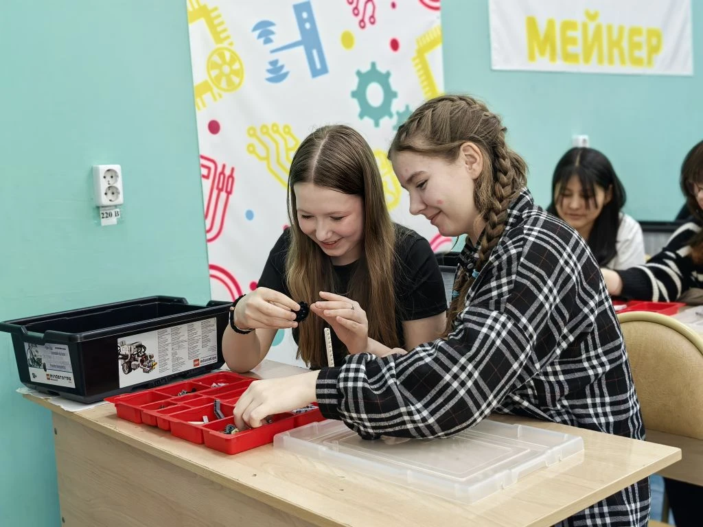 Роботы, схемы и будущее🤖💡  🧩В стенах нашего любимого СЮТа (Станции юных техников) царила атмосфера н