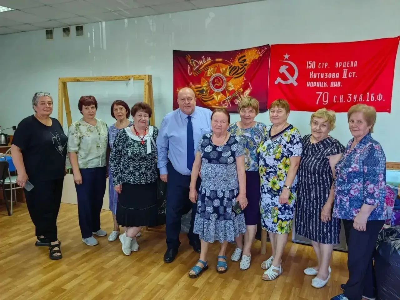Каждая сплетенная петля, каждая изготовленная свеча — это наш общий вклад в Победу! 🇷🇺

Депутат ду