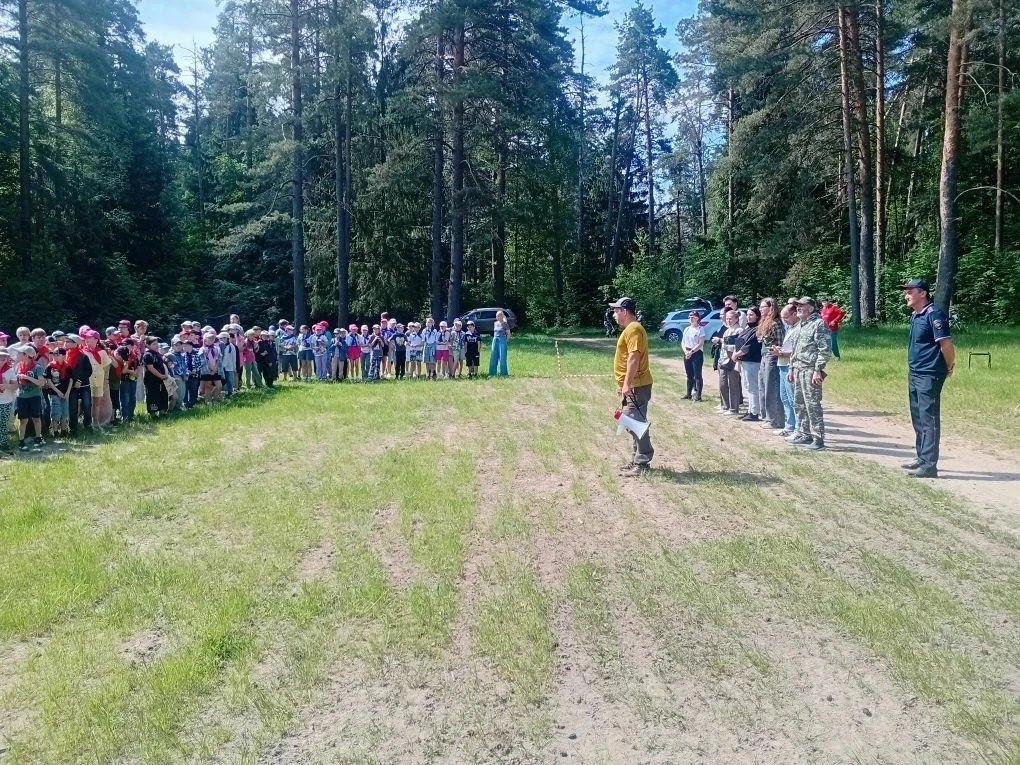 4 июня в районе лыжной базы между лагерями дневного пребывания прошла военно- спортивна...