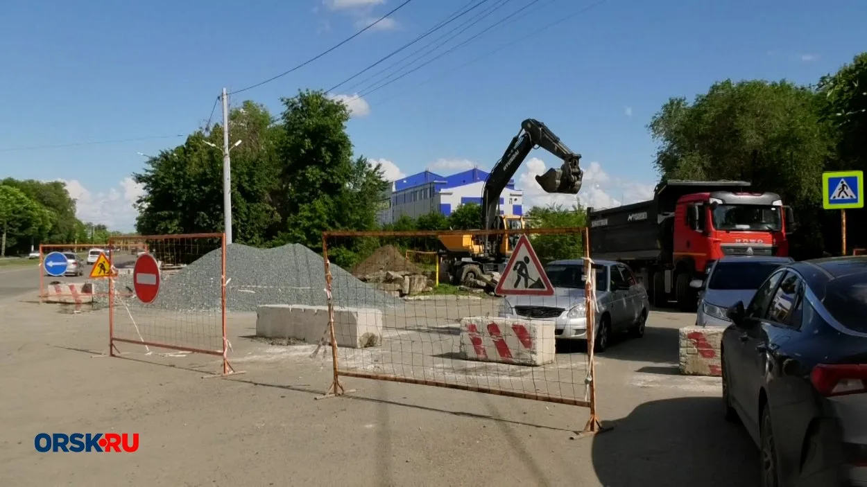 В Орске открыли проезд по проспекту Мира, но закрыли другой участок дороги

В Орске для движения тра