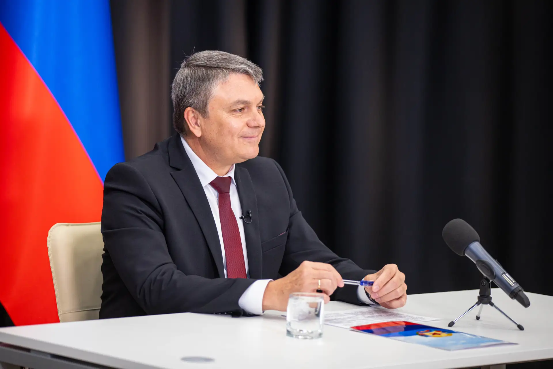 Провел пресс-конференцию с федеральными и региональными журналистами на площадке «Знани...
