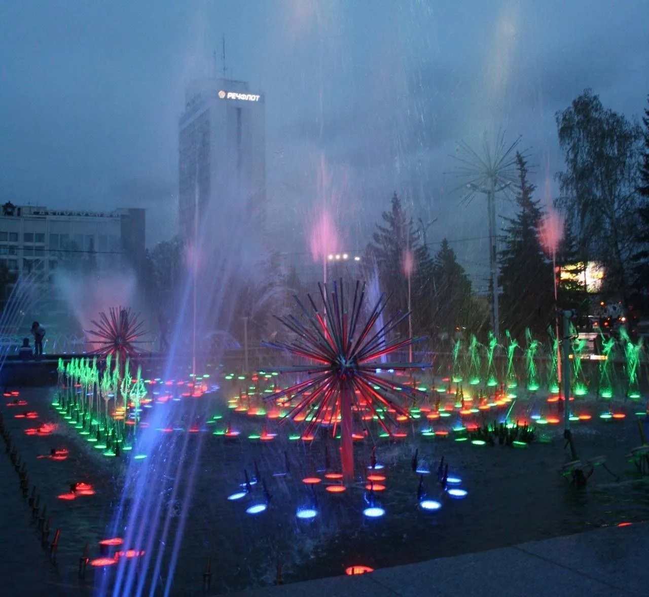 ⛲Фонтан станцует под хит красноярской группы «Оберег»