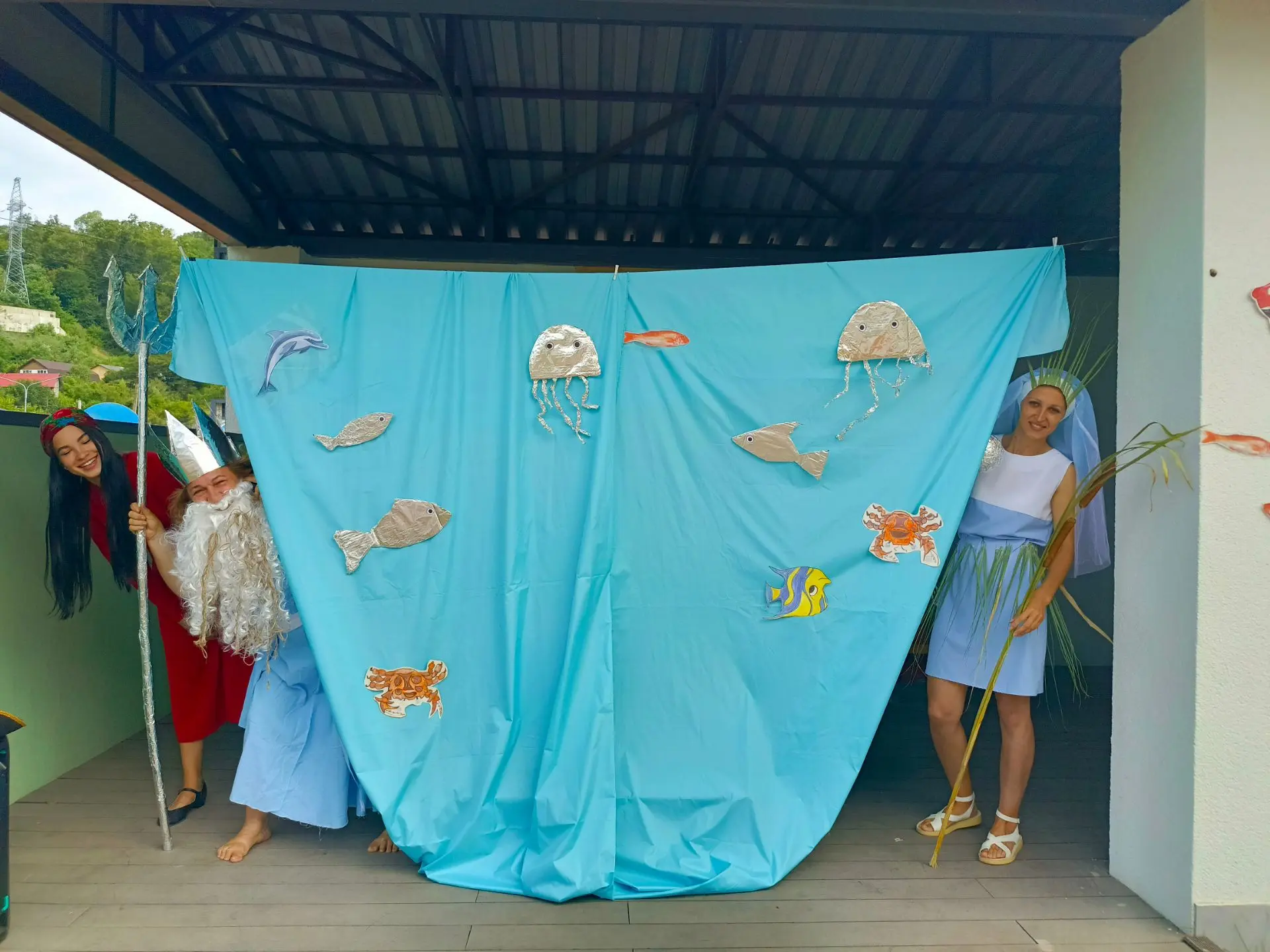 🌊🐬🦑Волнение моря 5 баллов! 
Свистать всех наверх!

Ждём начала представления, в 9.15. Герои на ме