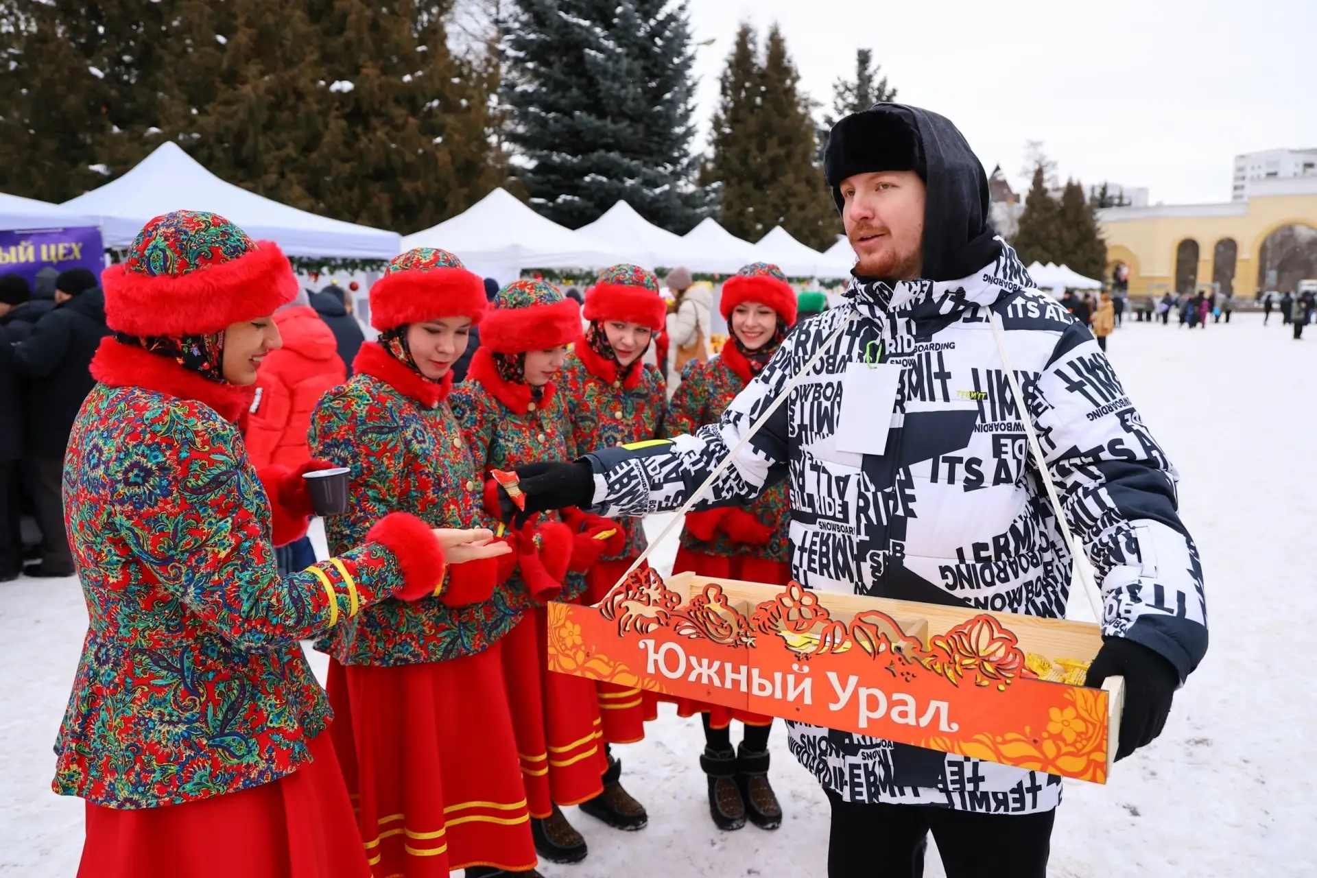 И поплясали, и пельменей отведали!!!