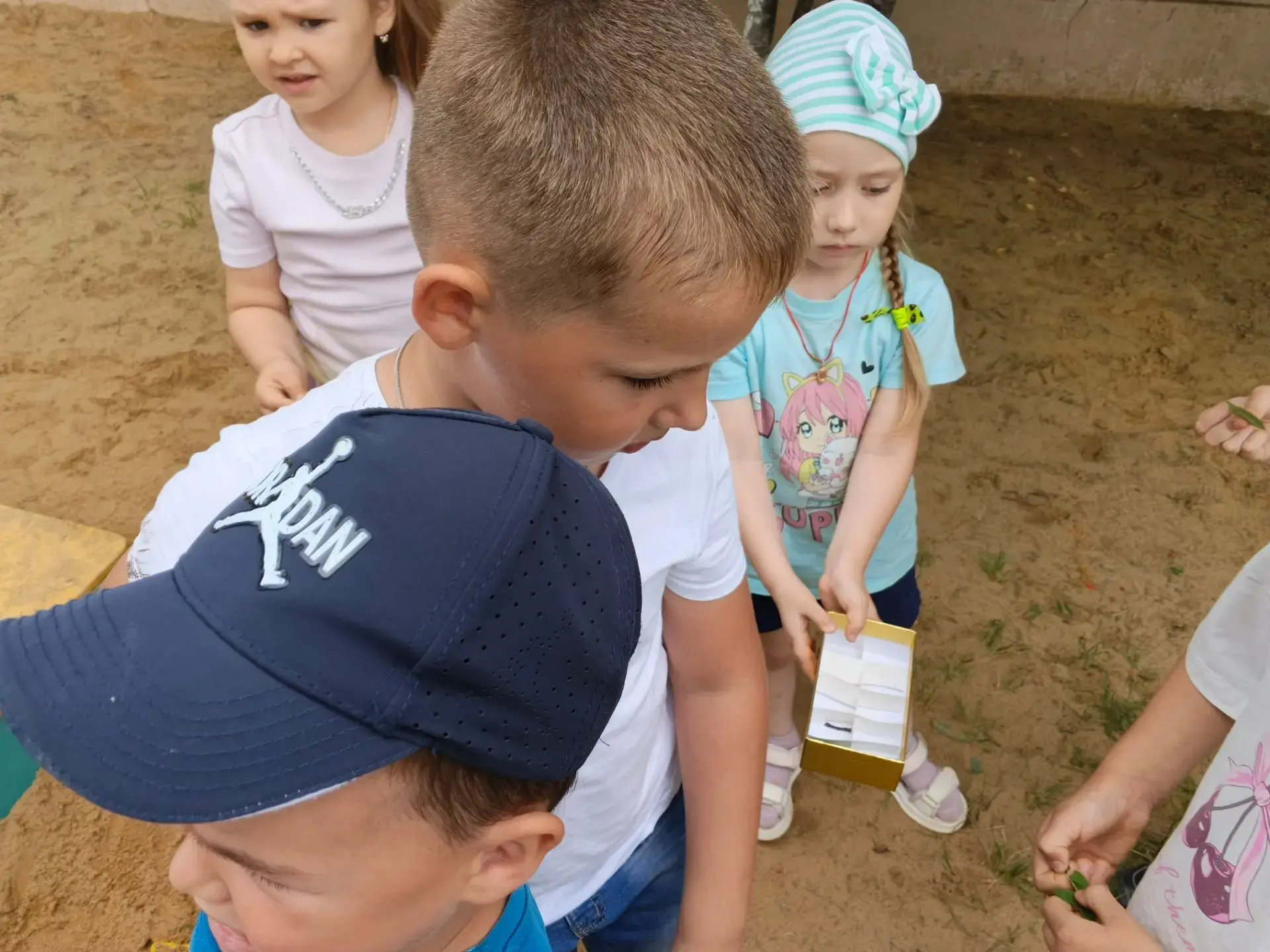 Лето ☀️ — прекрасное время для прогулок на свежем воздухе 🌳. Чтобы сделать это не только полезным, 