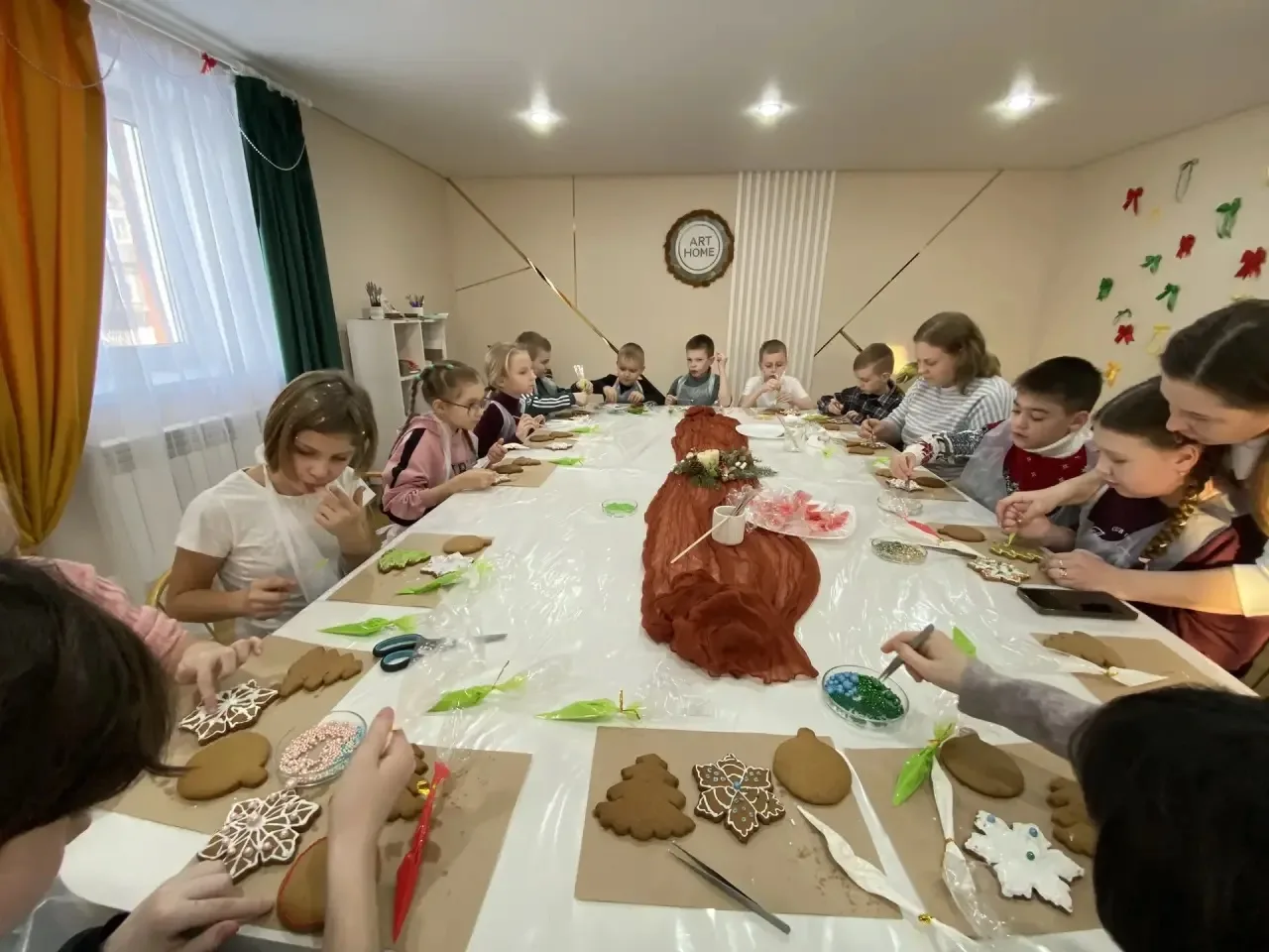 🍪✨ В самом разгаре зимние каникулы, наполненные волшебством творчества и сладкими ароматами! 🌟 Наши 