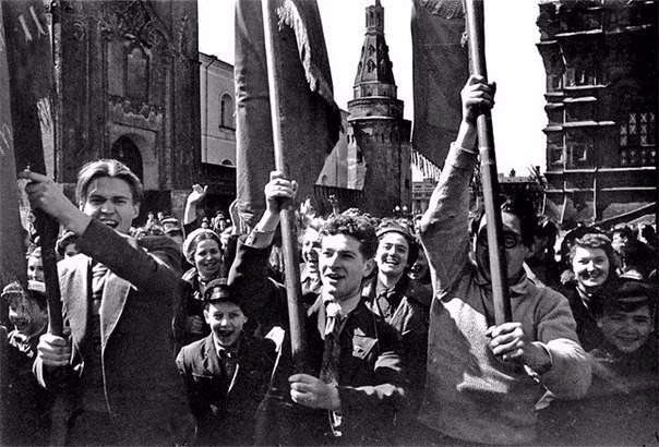 В ночь на 9 мая 1945 года люди не спали. В 2 часа ночи по радио объявили, что будет передано важное 