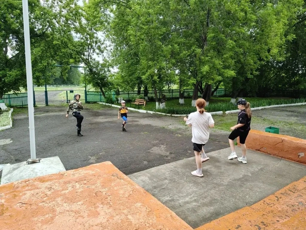 Шестой день лагеря: дворовые и народные игры — погружение в традиции! ☀️🎉

Сегодняшний день выдался