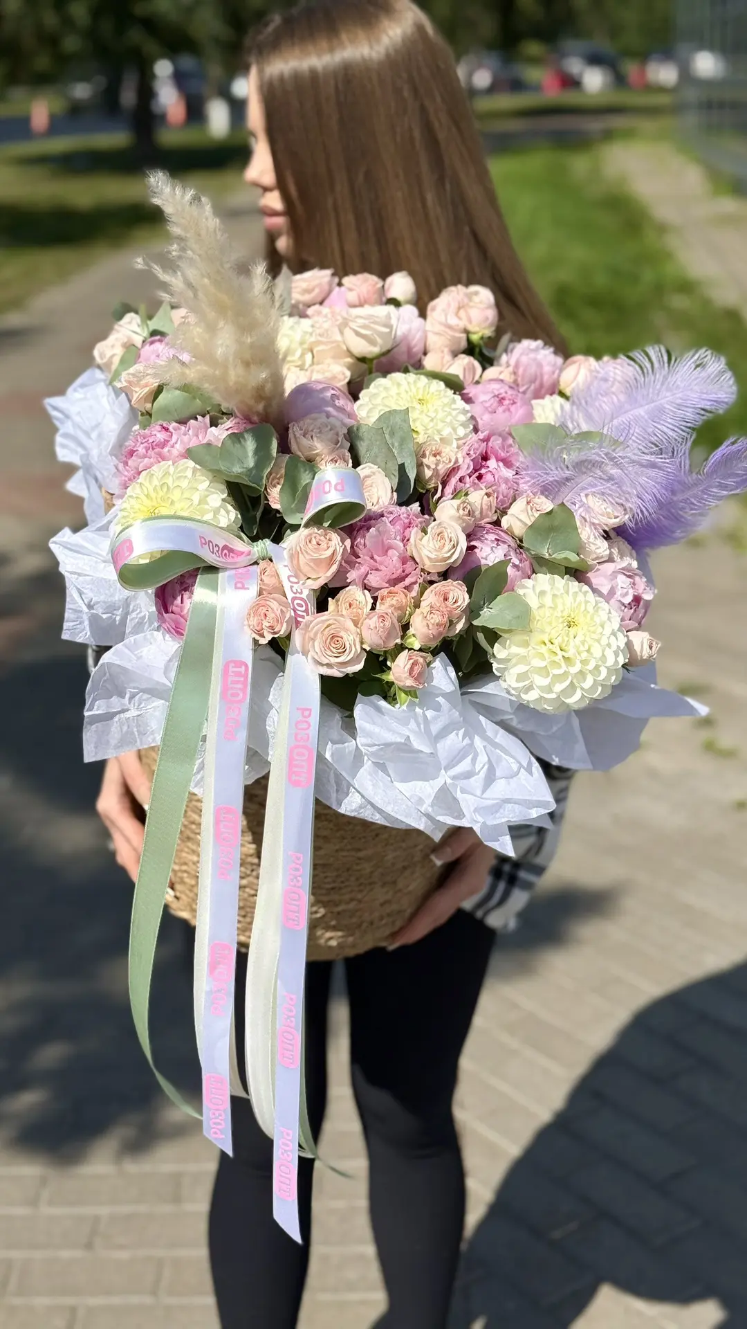 Иногда достаточно одного взгляда на цветы, чтобы день стал ярче. 🌿💐