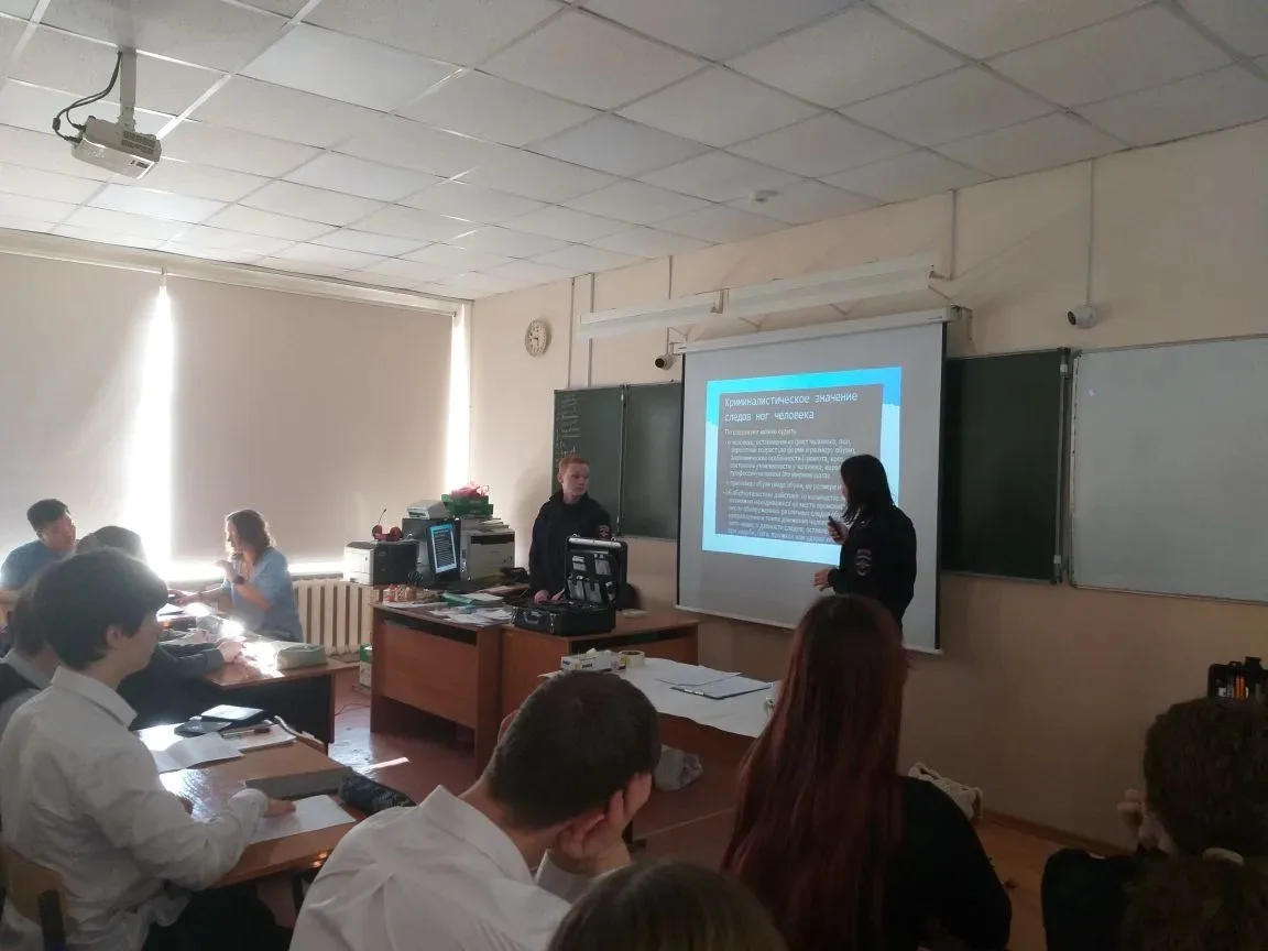 📌Учащиеся 11 б класса познакомились с профессией криминалиста🔍. Интересное практическое занятие пров