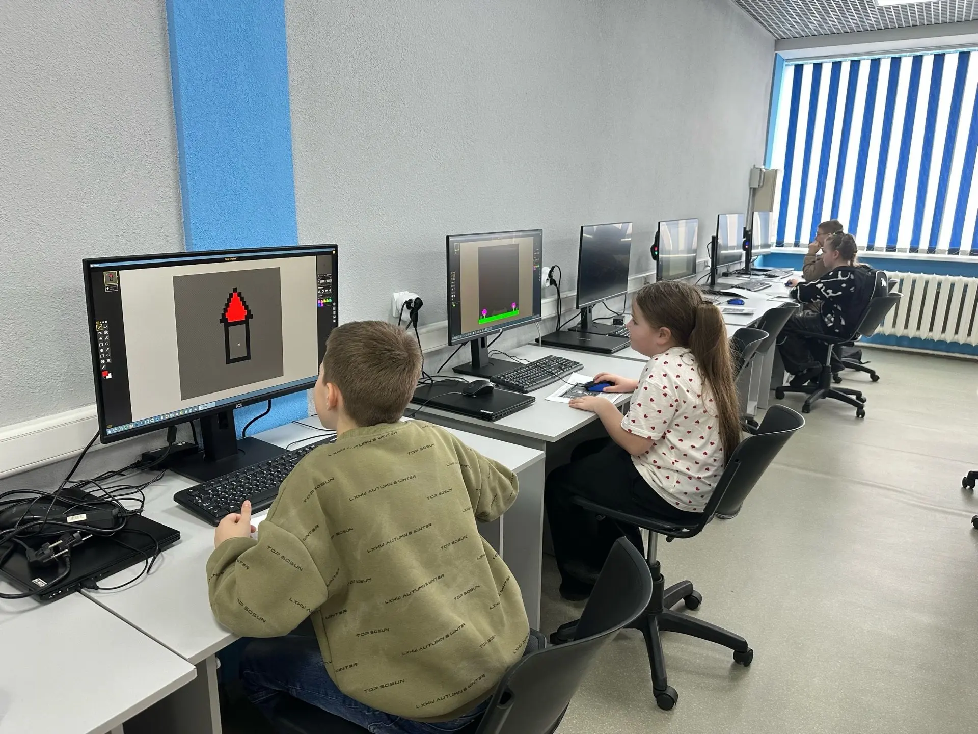 Мир компьютерной графики!
💻Друзья, наша школа продолжает работу по организации досуга с детьми, не 