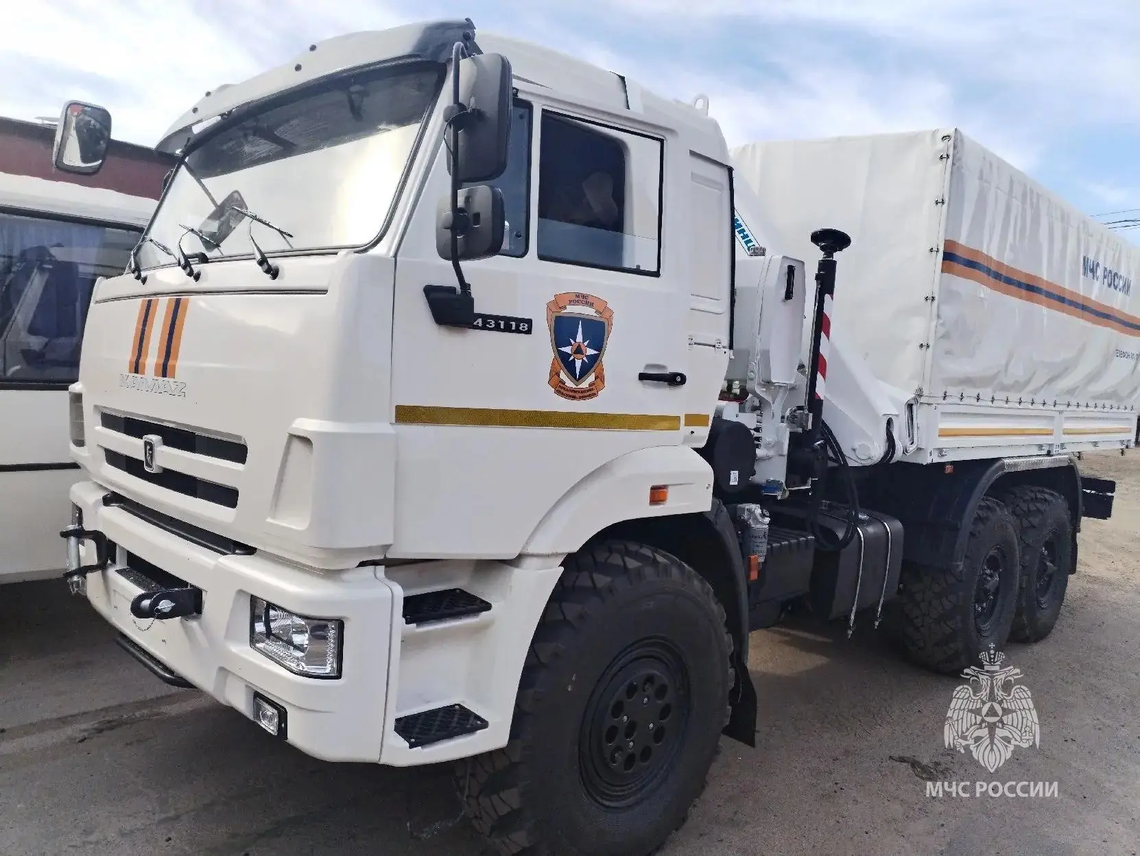 Автопарк курских огнеборцев пополнился новой спецтехникой