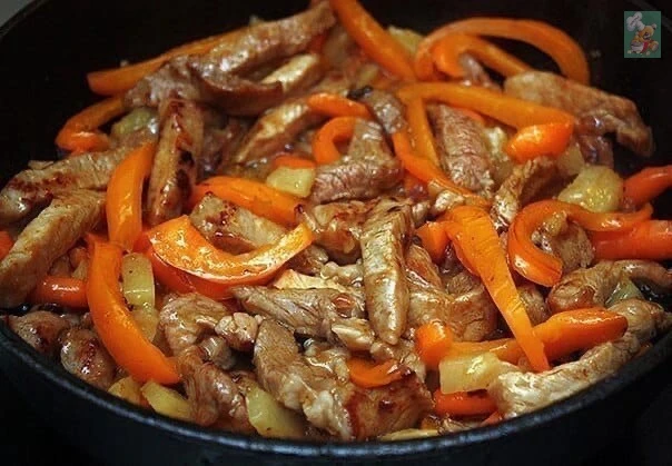 Мясо по-тайски
на 100грамм - 158.8 ккал, Б/Ж/У - 12.63/10.6/3.31

Ингредиенты:
- мясо
- перчик сладк