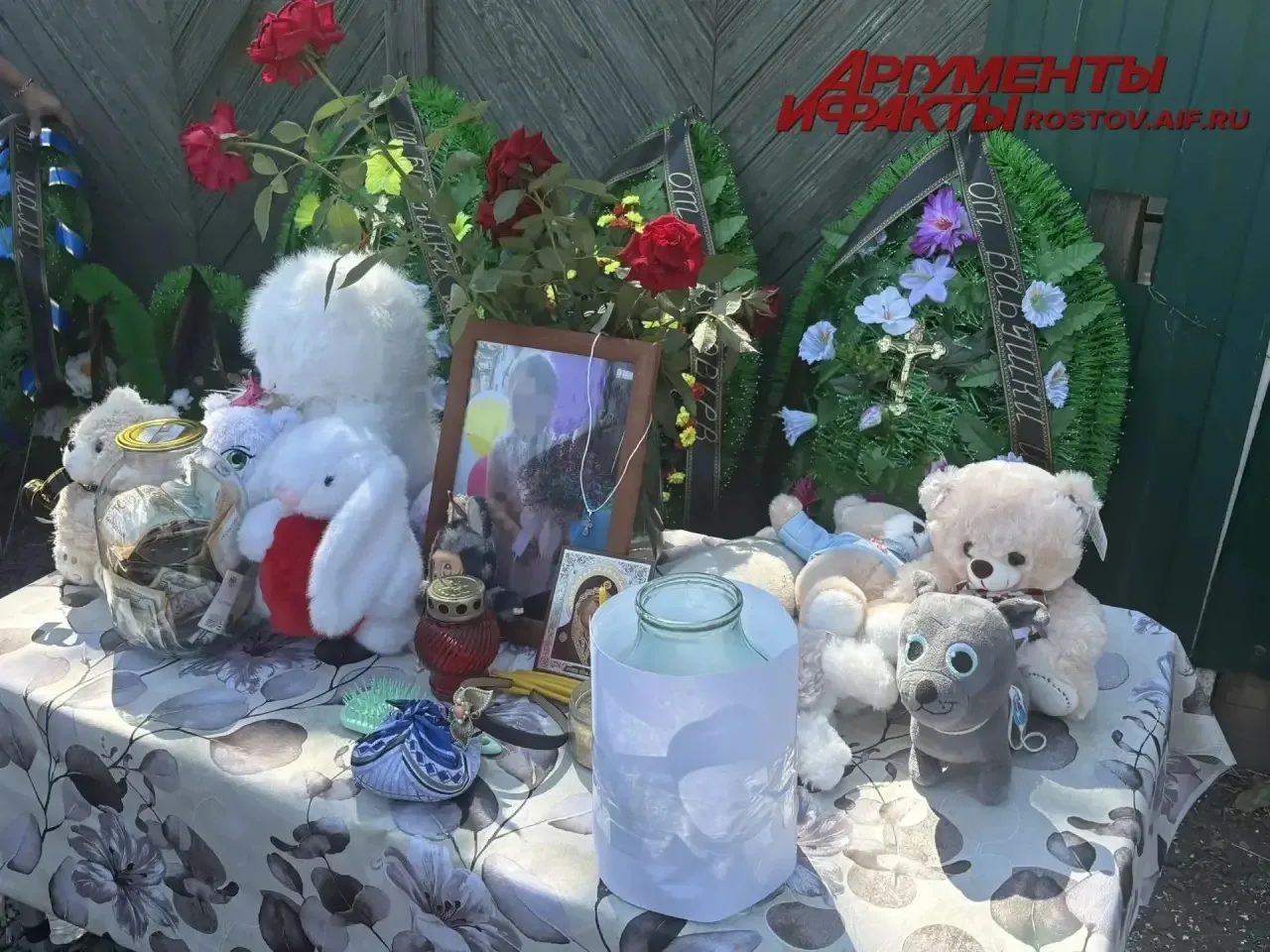 🕯️На Дону прощаются с пятилетней девочкой, погибшей на Кубани в ходе атаки БПЛА

▫️Во время атаки н