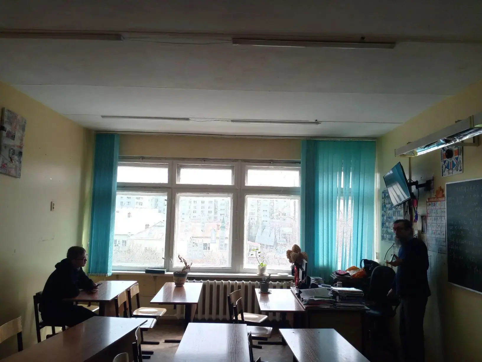 Родители учащихся нашей гимназии обратились с вопросом  о возможности замены окон в двух кабинетах н