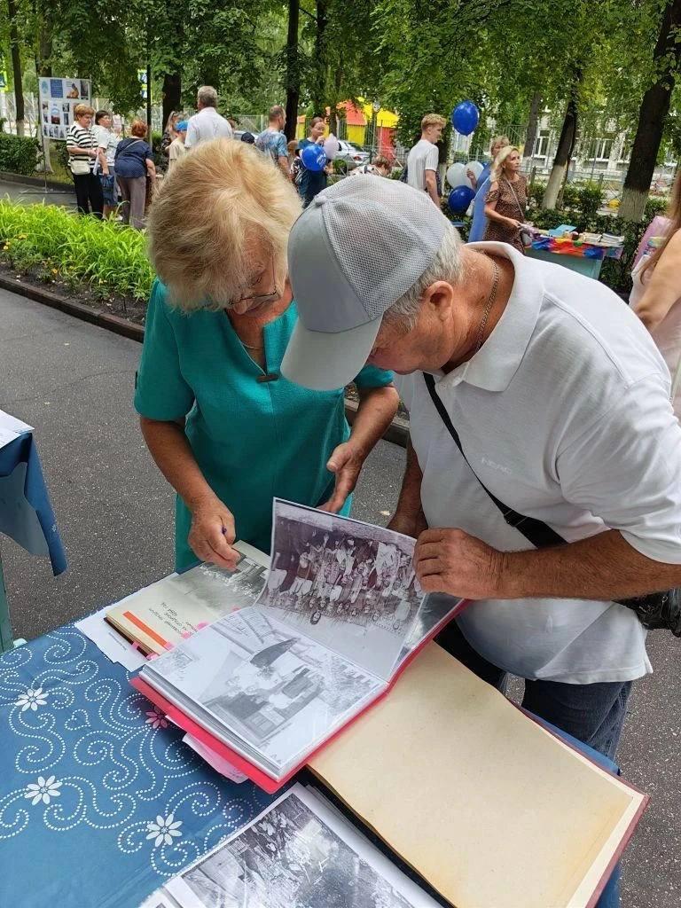 ✨9 августа, в День города, сотрудники Центральной городской библиотеки им. Д. Н.Садовни...