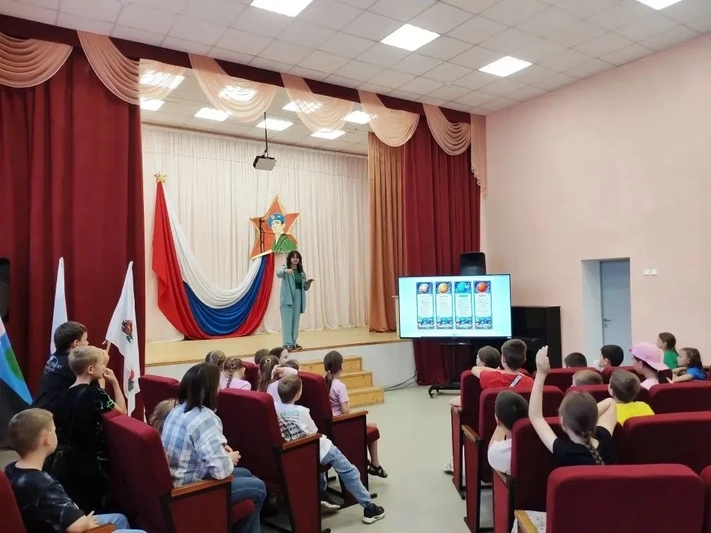 🎉 Космическое приключение в нашем лагере! 

В нашем лагере был по-настоящему звёздный день! Президе