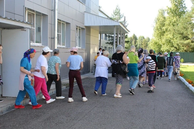 10 августа на территории Боровичского дома социального обслуживания «Прошково» прошла т...