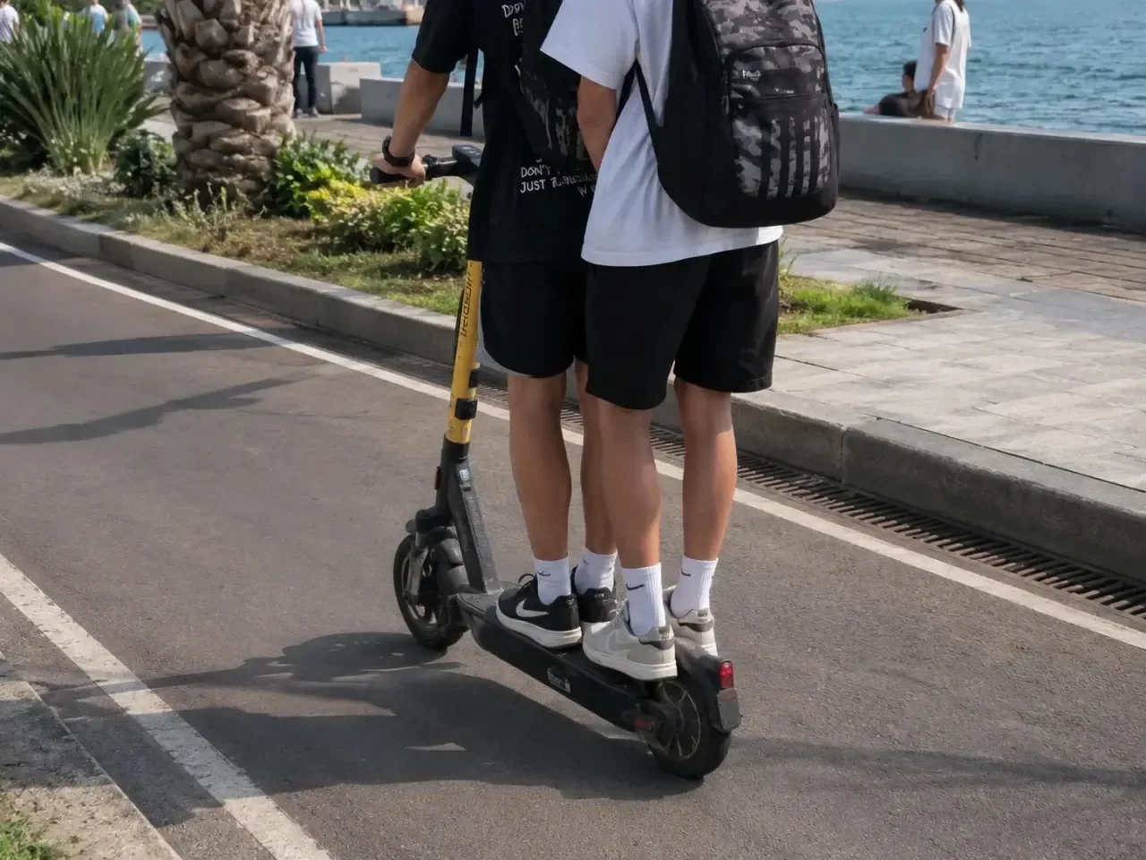 🛴 «Самокаты же обещали ограничить?» — такой вопрос всё чаще звучит в Сочи.