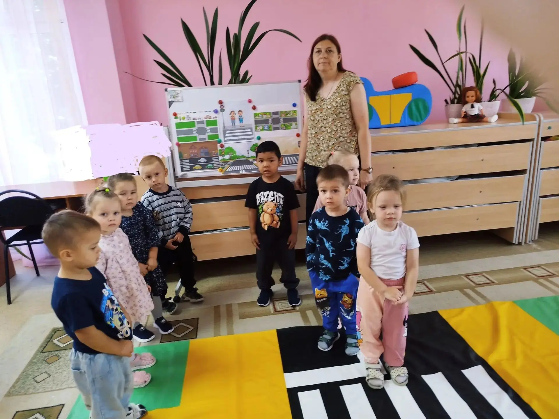 🚦Сегодня ребята в средней группе в игровой форме закрепляли правила дорожного движения.