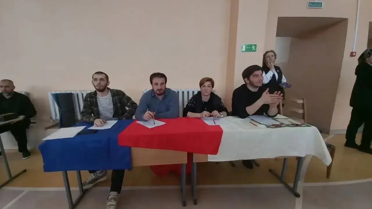 Проведение военно-спортивной эстафеты среди учащихся 10-х классов  В рамках месячника военно-патриот