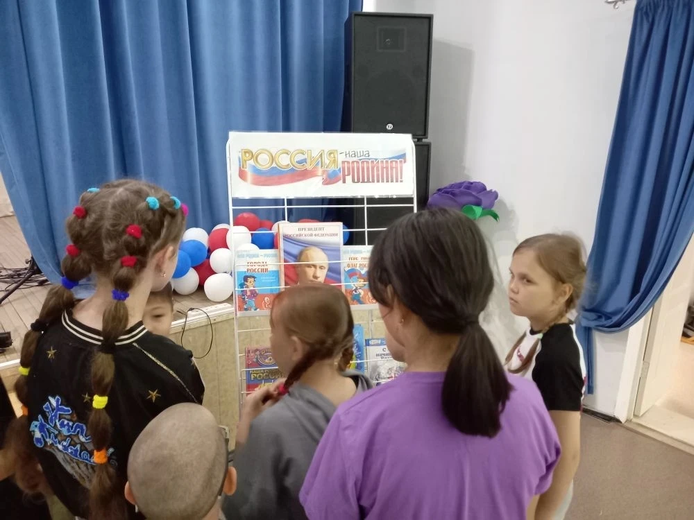 "Смена Первых: Первооткрыватели лета" - День России🇷🇺
В преддверии Дня России в нашем пришкольном 