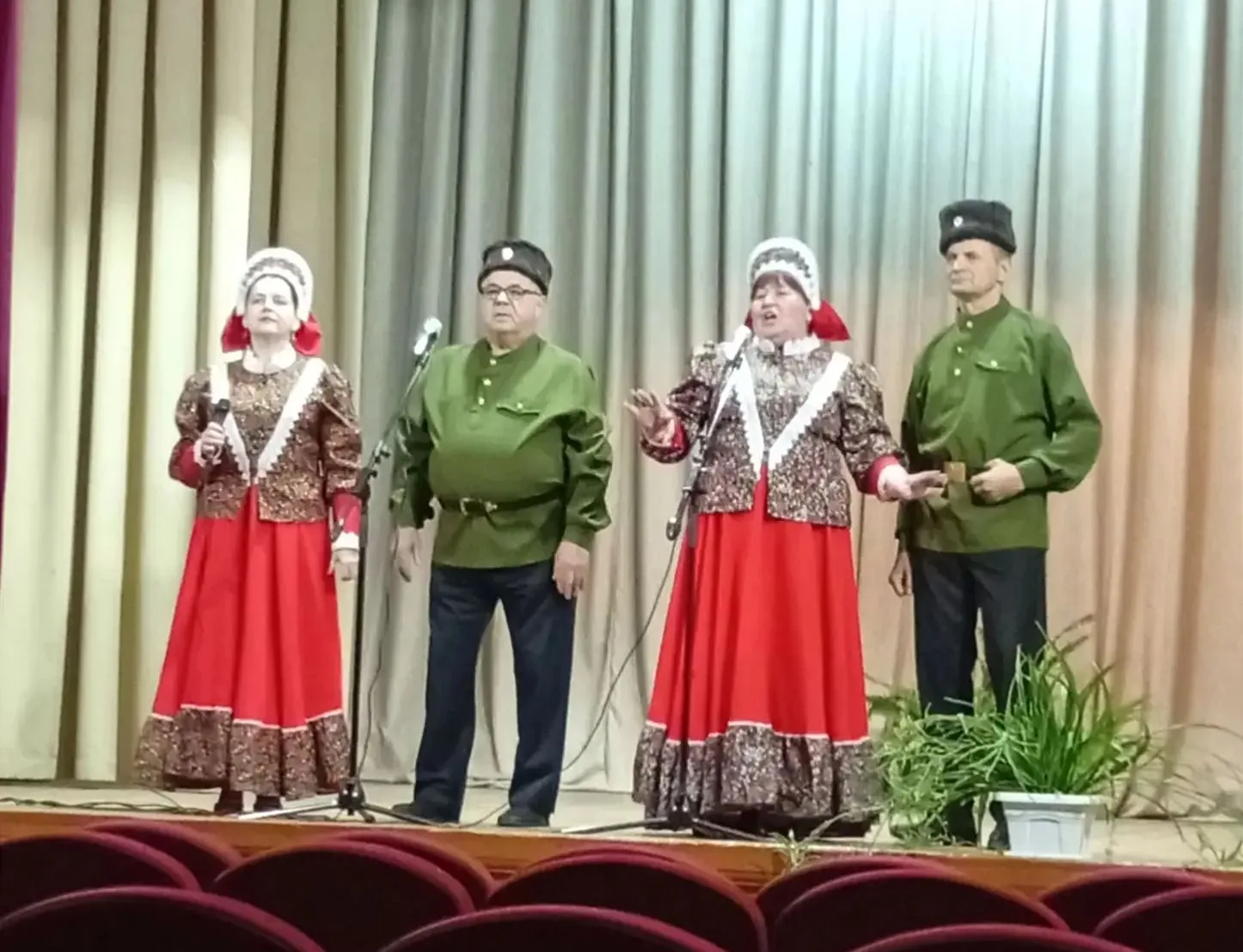 1 октября в Мостовском сельском доме культуры прошёл праздничный концерт «Мудрость осен...