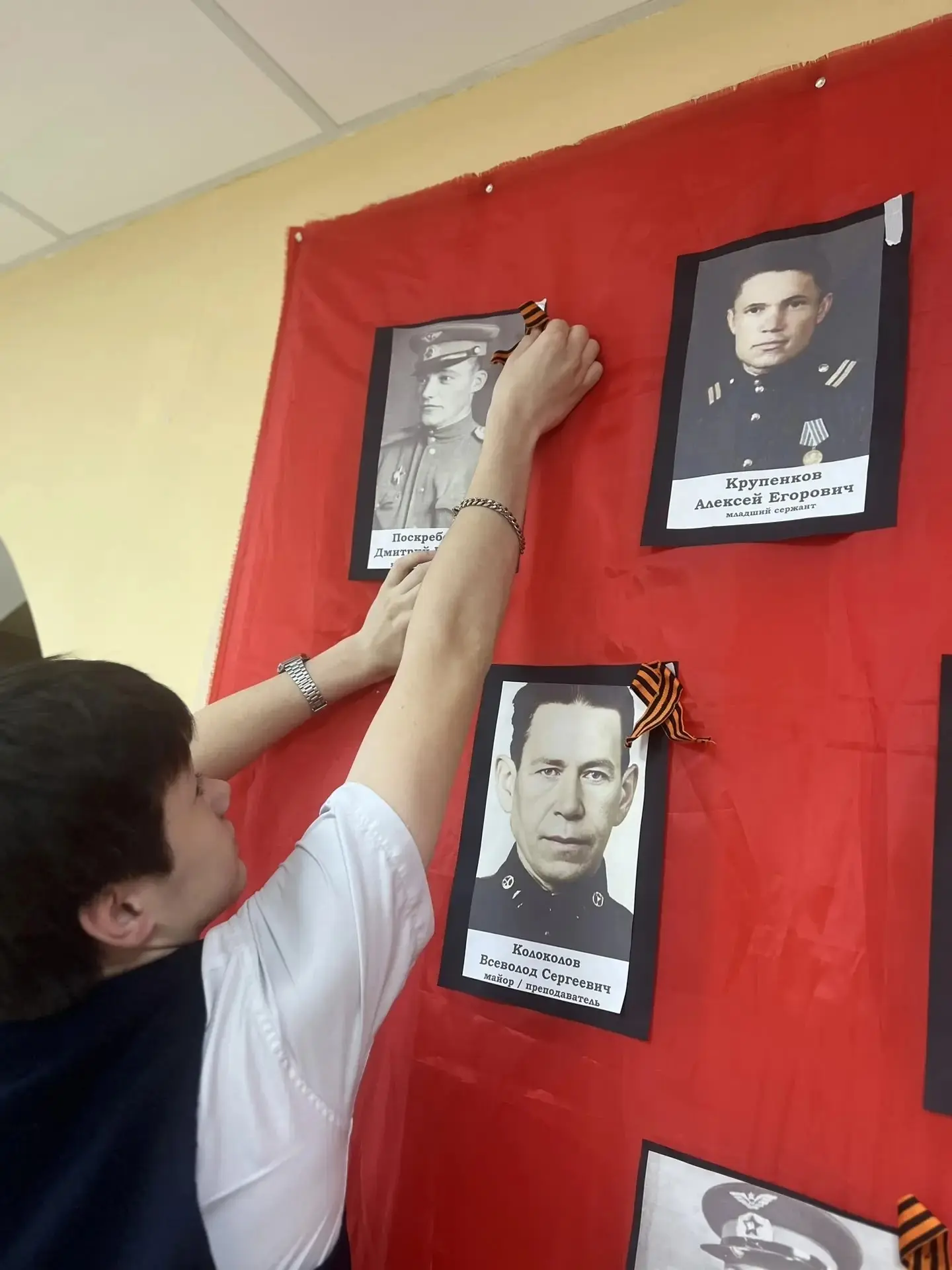 В нашей школе (зд. Подмошье) проходит значимая акция «Портреты Победы», которая стала частью марафон