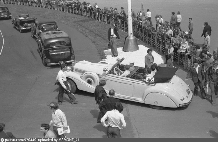 Фестиваль автостарины на стадионе АЗЛК. Mercedes-Benz 770K (1)