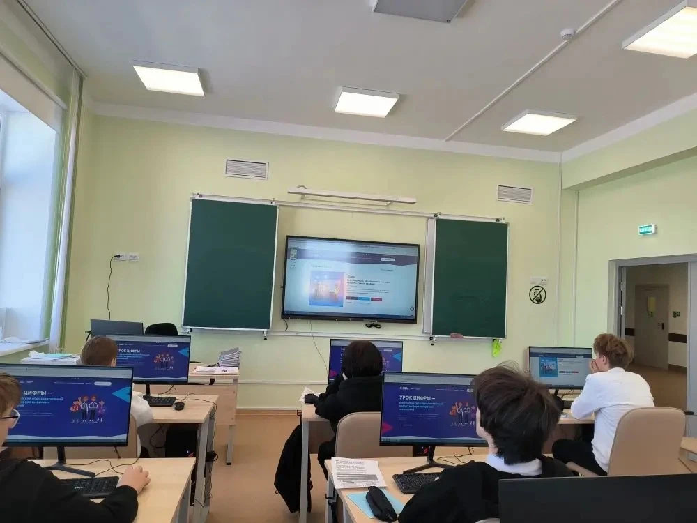 🌐 В Толмачевской школе №61 прошла неделя безопасного интернета  🤓 Сегодняшний мир немыслим без Интер