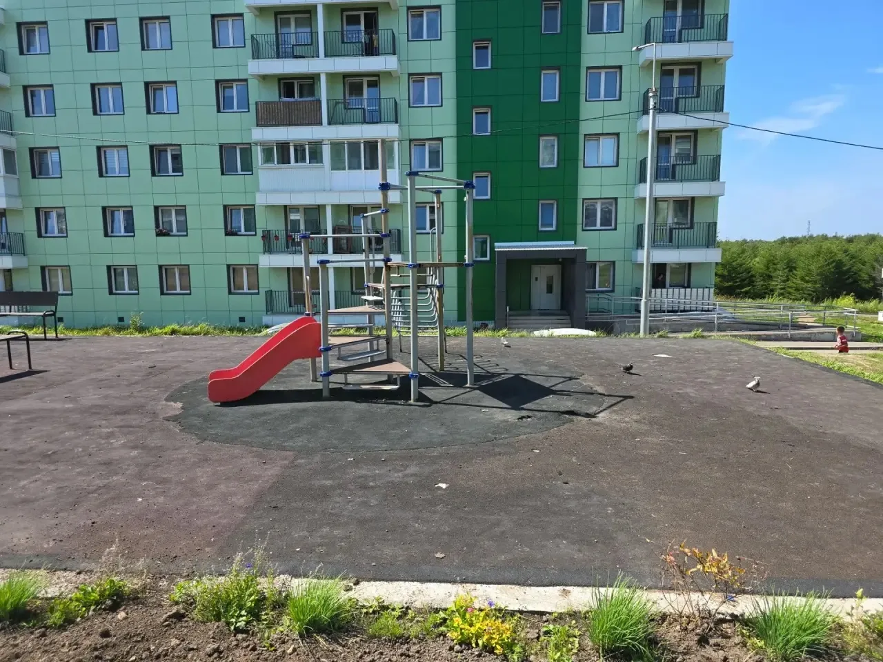 На детских площадках Шахтёрска демонтировали повреждённые элементы

Специалисты МКУ «Управление терр