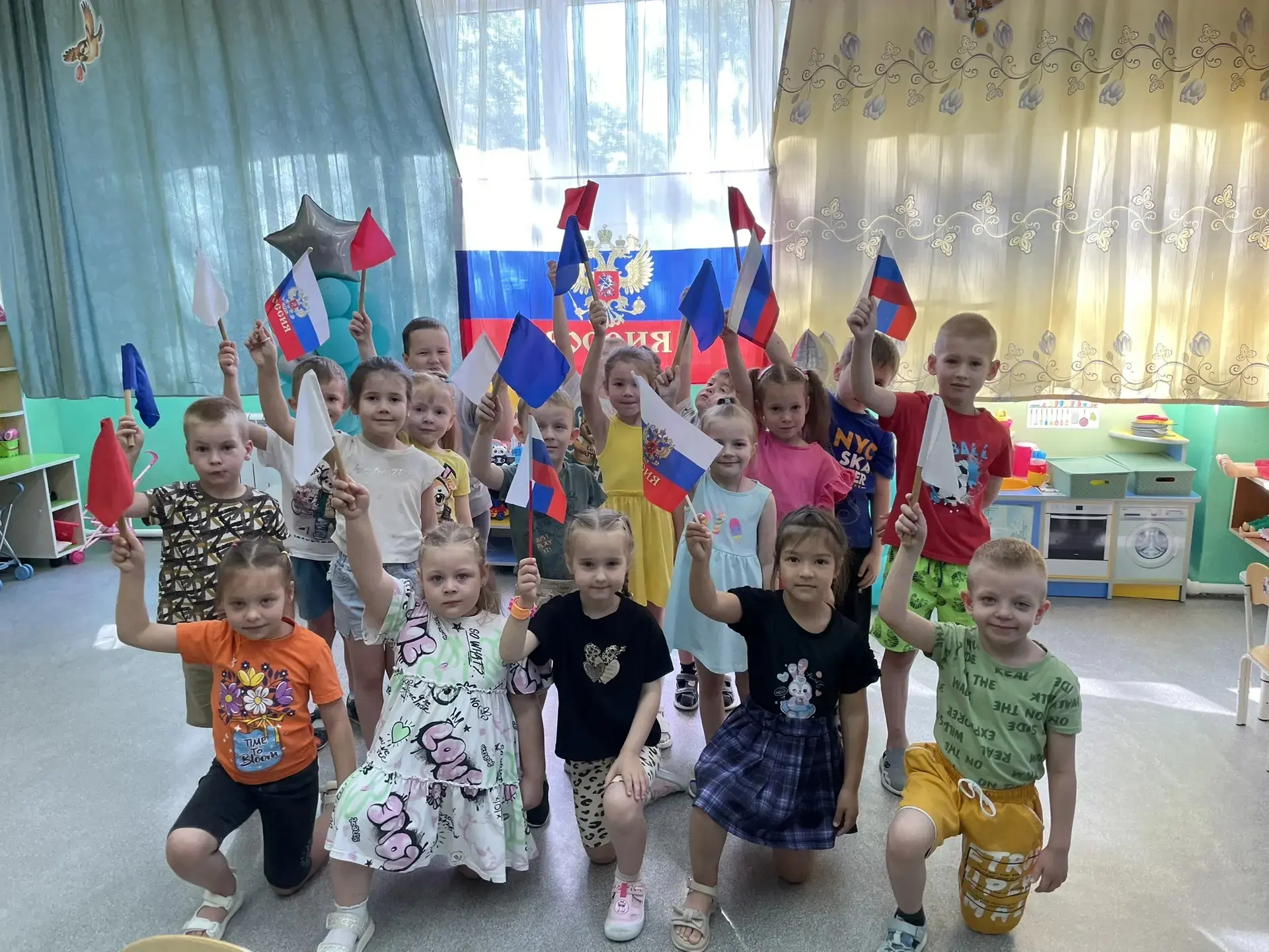 🇷🇺 12 июня — День России! 🇷🇺
В старшей группе нашего детского сада (воспитатель:Моловствова Е.Н.